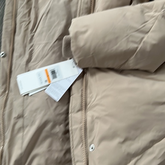 ASO Meghan Markle. Calvin Klein quilted maxi puffer jacket. - Picture 3 of 5